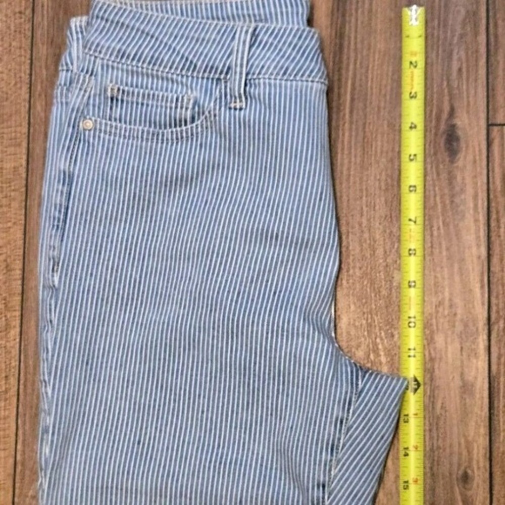 St Johns Bay Striped Cropped Jeans Size 10 Blue White Denim Casual Capri - Picture 5 of 12